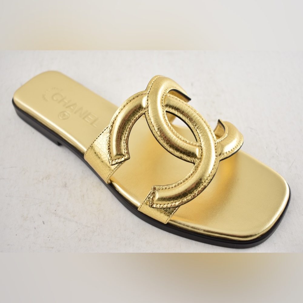 Chanel 26S Golden Gold Cracked Leather XL CC Logo Mule Slide Flat Sandal 37 - Picture 5 of 16